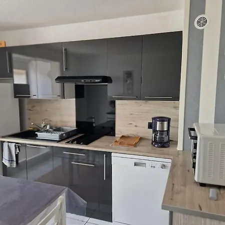 Agreable 3 Personnes La Nouvelle Rdc Et Petit Jardin 아파트 *